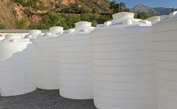 化工液体储存注意事项——选对PE山丹塑料桶避免安全隐患