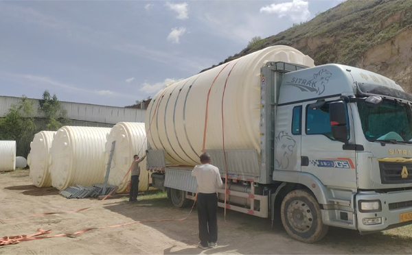 山丹立式运输桶装车中