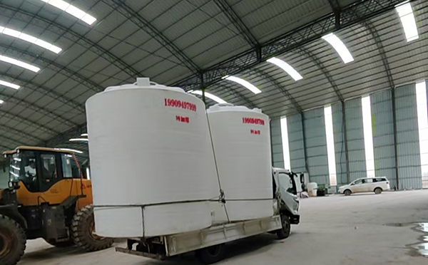 特加厚山丹塑料大桶装车运输交付实录 特加厚山丹塑料大桶装车运输交付实录